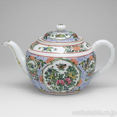 中国 色絵花蝶