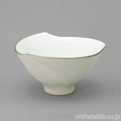 春名花衣