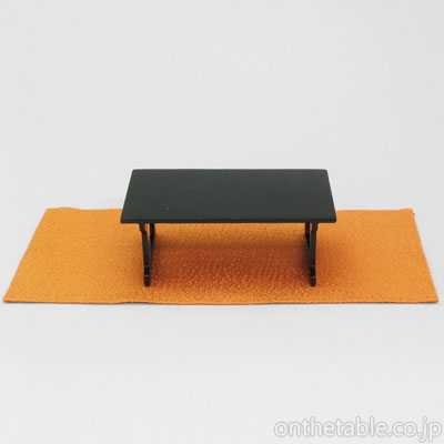 マキノ 置物