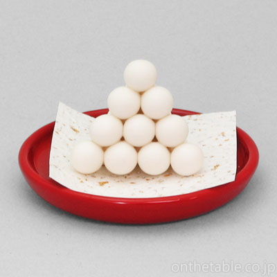 マキノ 置物